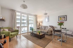 Lovely 1BR with balcony & stunning views in Brixton